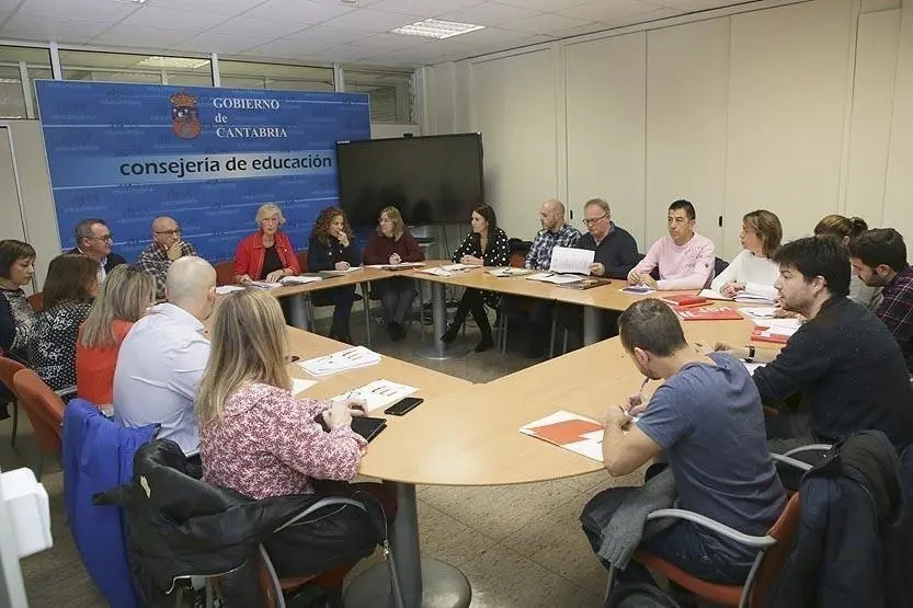 Marina Lomb&oacute; con el resto de miembros de la Mesa Sectorial de Personal Docente