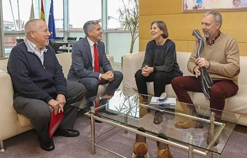 El vicepresidente, Pablo Zuloaga, con la rectora de la UIMP, Maria Luz Mor&aacute;n