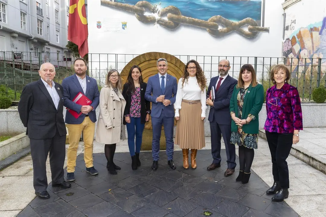 El consejero de Universidades, Igualdad, Cultura y Deporte, Pablo Zuloaga, con su equipo tras presentar los Presupuestos de su departamento para 2020