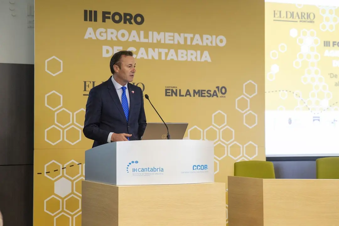 El consejero de Desarrollo Rural de Cantabria, Guillermo Blanco, en  el III Foro Agroalimentario
