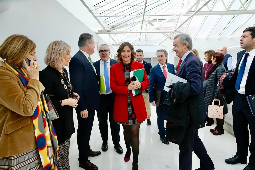 La consejera de Presidencia, Interior, Justicia y Acci&oacute;n Exterior llega al Parlamento con su equipo para presentar el presupuesto de su &aacute;rea para 2020