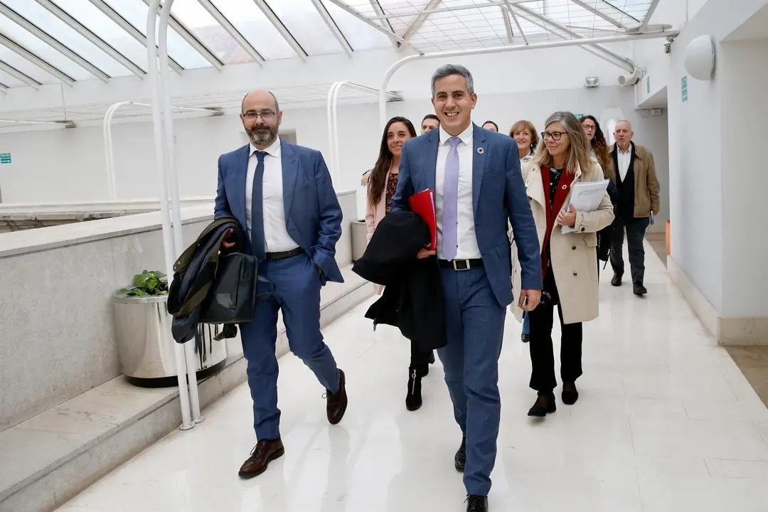 Pablo Zuloaga junto a los altos cargos de su Consejer&iacute;a en el Parlamento al comparecer para presentar sus presupuestos de 2020