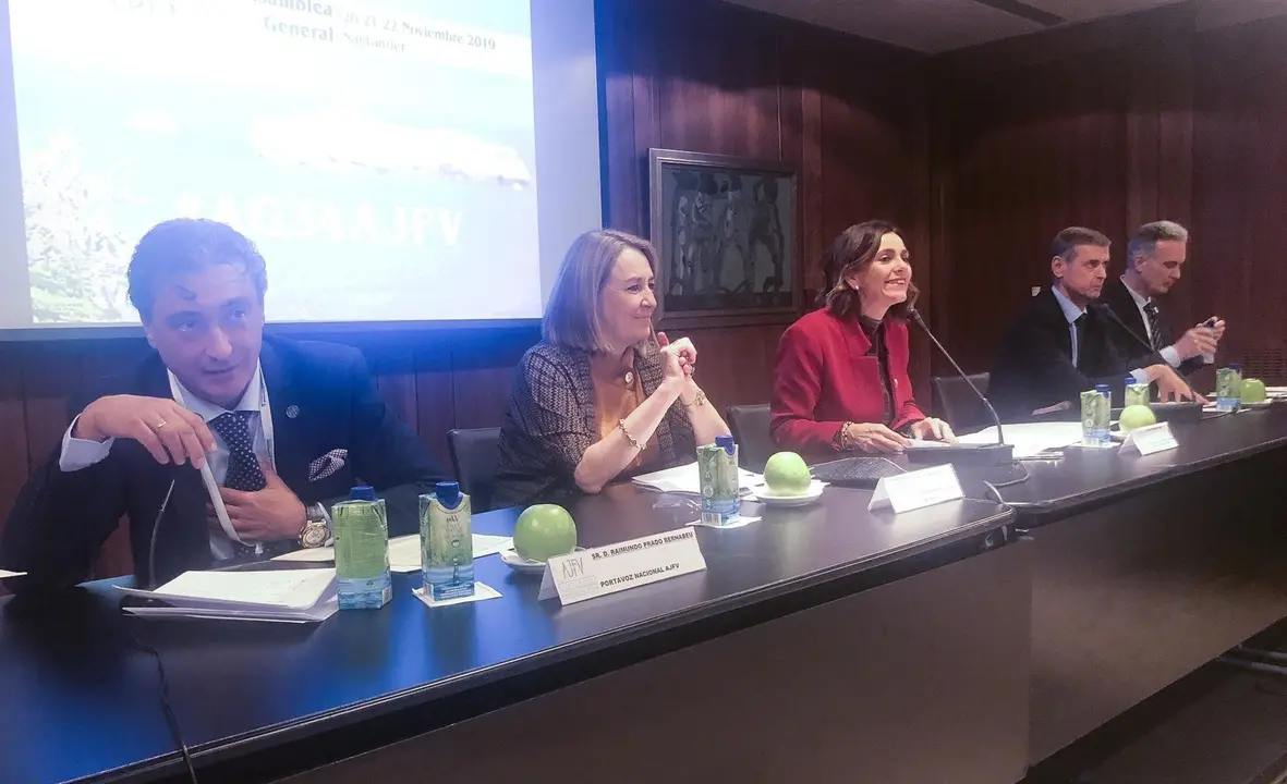 La consejera de Justicia, Paula Fern&aacute;ndez Via&ntilde;a, intervienen en la apertura de la asamblea general ordinaria de la Asociaci&oacute;n Judicial Francisco de Vitoria