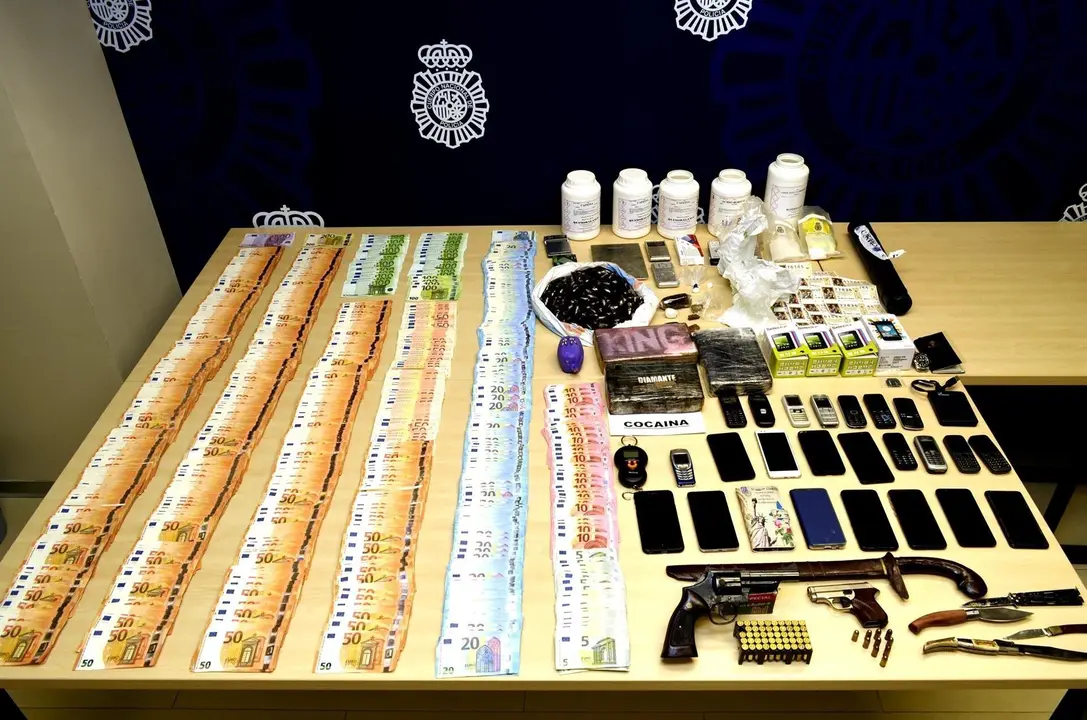 Efectos intervenidos en la operaci&oacute;n contra tr&aacute;fico de coca&iacute;na