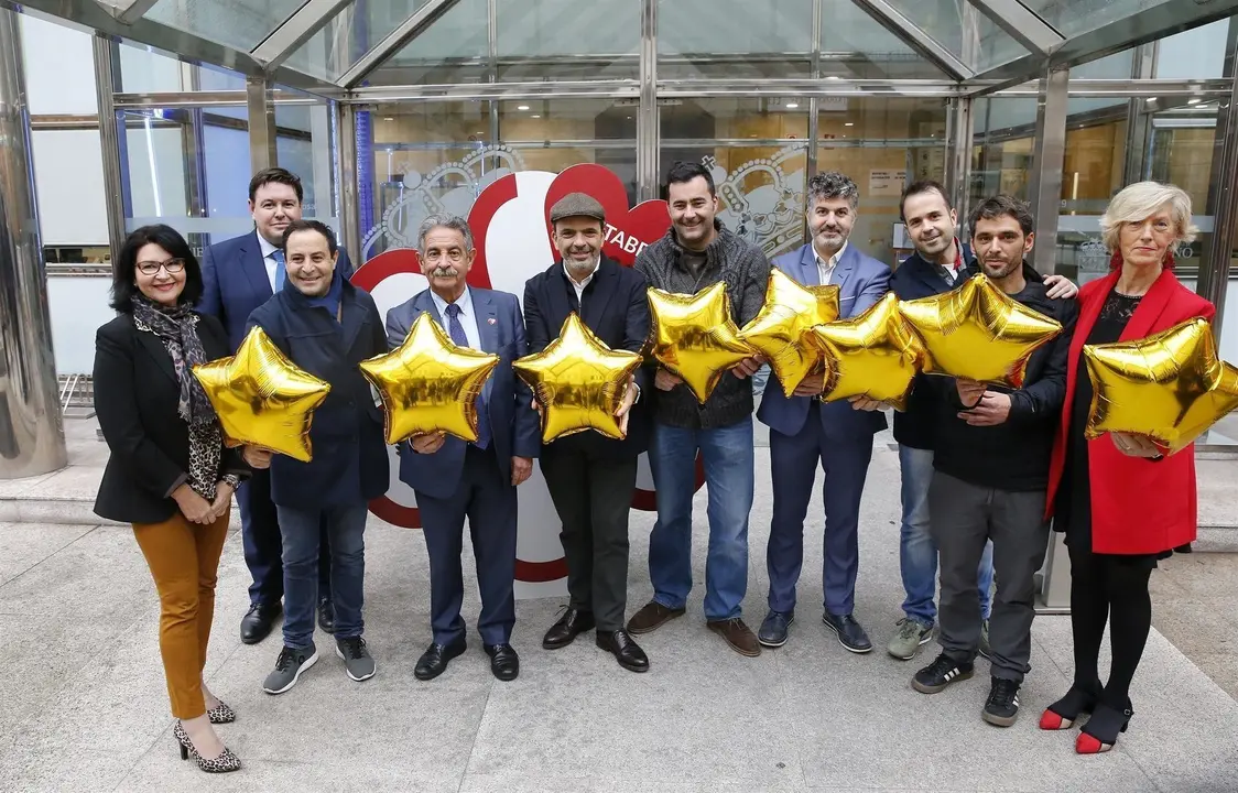 Sala De Prensa Del Gobierno De Cantabria  El Presidente De Cantabria, Miguel &Aacute;ngel Revilla, Acompa&ntilde;ado Por La Consejera De Educaci&oacute;n, Formaci&oacute;n Profesional Y Turismo, Marina Lomb&oacute;, Recibe A Los Chefs De Los Restaurantes Con Estrellas Michelin En La Gu&iacute;a 2