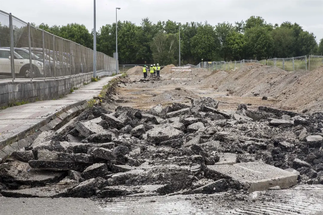 Obras en la carretera del pol&iacute;gono de Cros