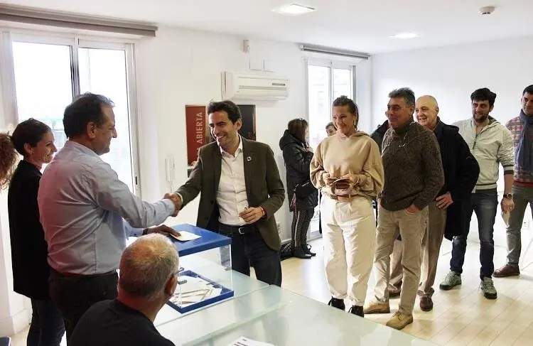 Casares pide a la militancia del PSOE de Cantabria que apoye el acuerdo con Unidas Podemos