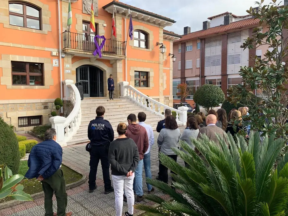 Pi&eacute;lagos recuerda a las v&iacute;ctimas de violencia de g&eacute;nero con un minuto de silencio
