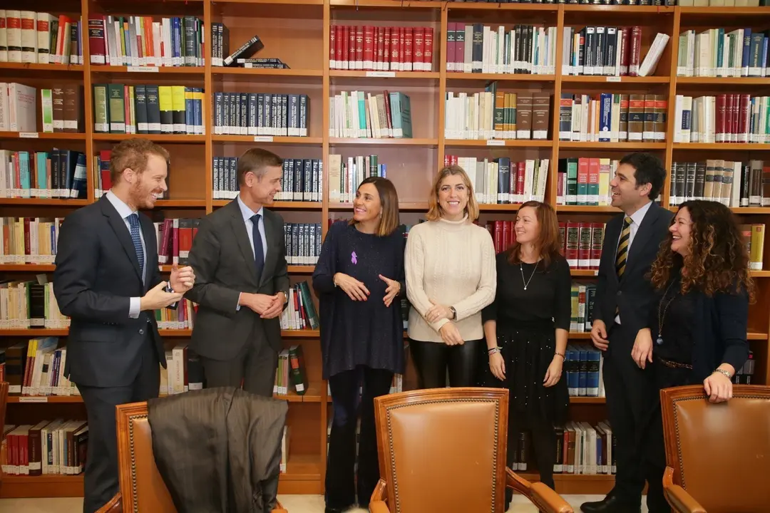 La consejera de Presidencia, Interior, Justicia y Acci&oacute;n Exterior, Paula Fern&aacute;ndez Via&ntilde;a, y el presidente del Tribunal Superior de Justicia de Cantabria (TSJC), Jos&eacute; Luis L&oacute;pez del Moral