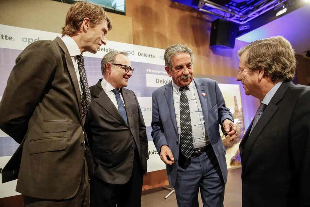 El presidente de Cantabria, Miguel &Aacute;ngel Revilla, en el encuentro de la APD