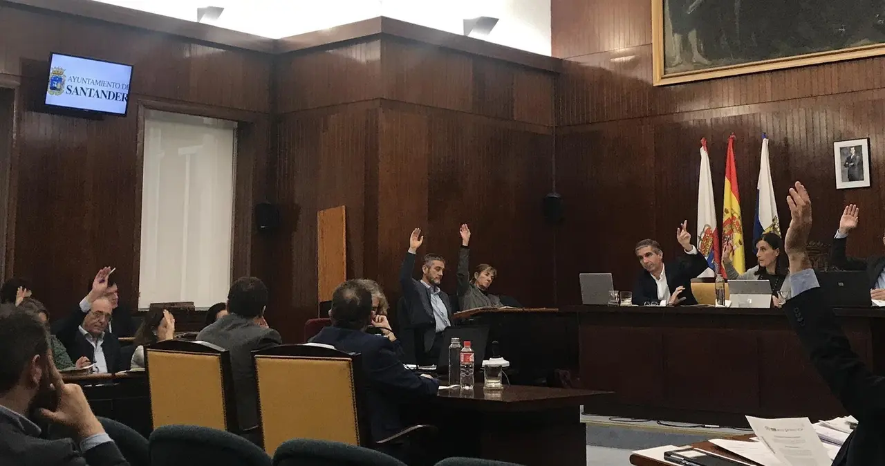 Todo el Pleno de Santander, excepto Vox que se ha abstenido, muestra su solidaridad con las v&iacute;ctimas de la violencia de g&eacute;nero