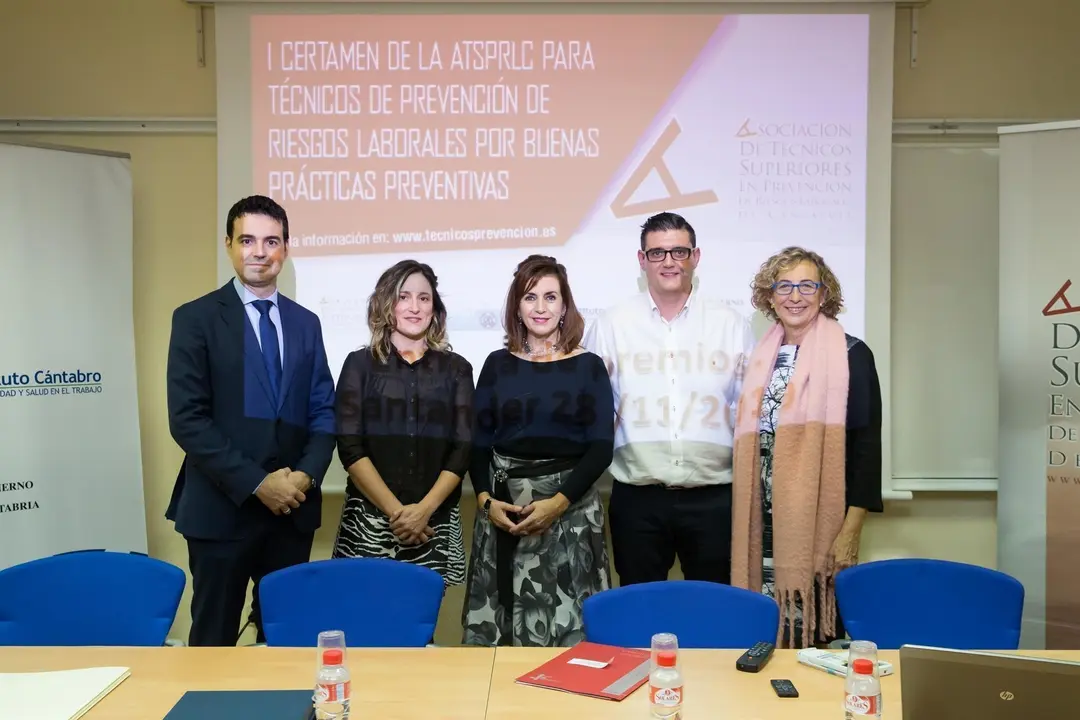 La consejera de Empleo y Pol&iacute;ticas Sociales, Ana Bel&eacute;n &Aacute;lvarez, en la entrega del premio del I Certamen para T&eacute;cnicos de Prevenci&oacute;n de Riesgos Laborales por buenas pr&aacute;cticas preventivas