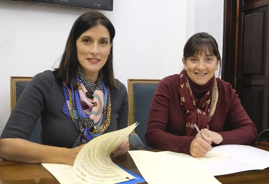 Gema Igual firma convenio colaboraci&oacute;n Ayuntamiento con asociaci&oacute;n esclerosis m&uacute;ltiple