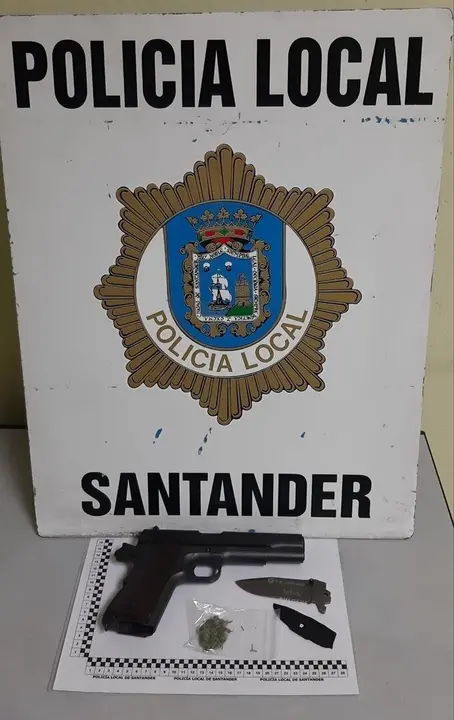 Pistola y otras armas