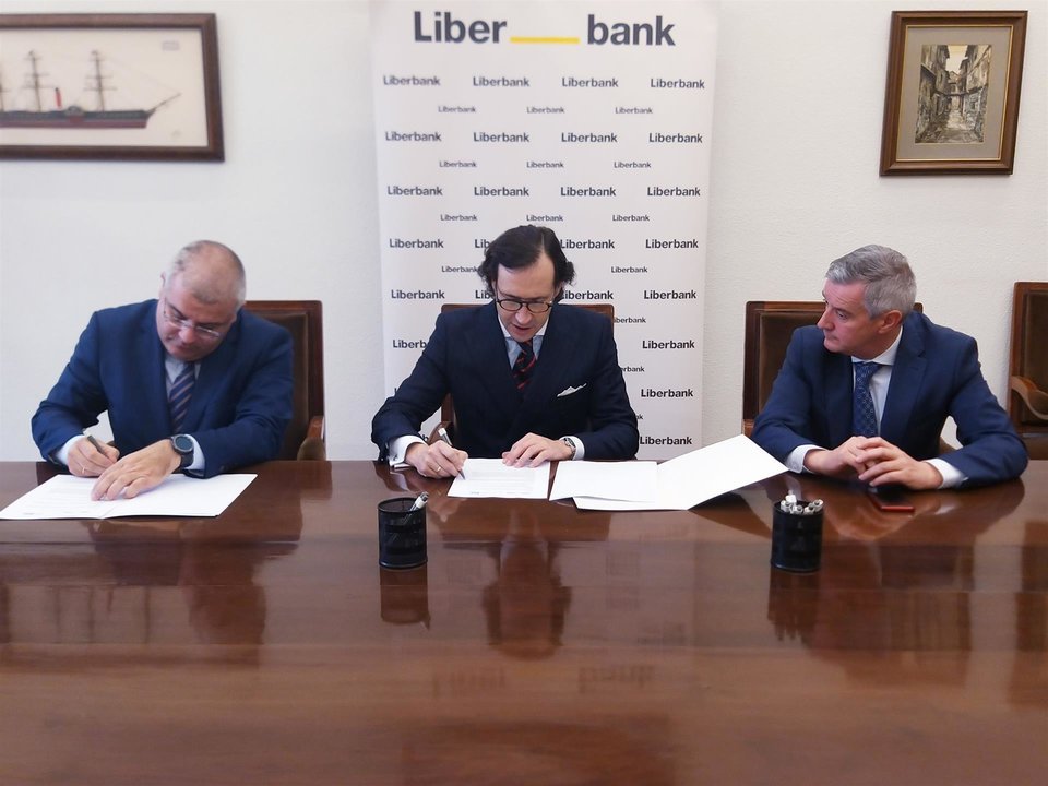 Firma del convenio Liberbank-AgroCantabria