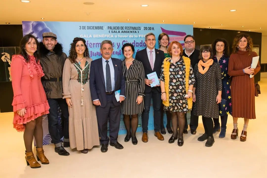 El presidente de Cantabria, Miguel &Aacute;ngel Revilla, y El vicepresidente y el vicepresidente, Pablo Zuloaga, asisten a la gala solidaria &lsquo;Enfermer@s y Ciudadanos juntos contra el c&aacute;ncer&rsquo;