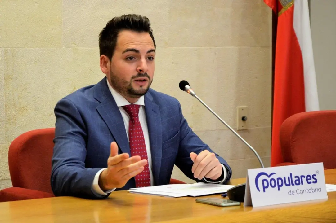 El diputado del PP en el Parlamento de Cantabria &Aacute;lvaro Aguirre