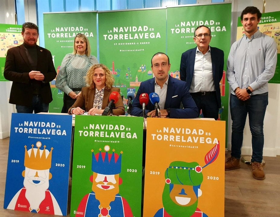 El alcalde, Javier López Estrada, y la concejal de Festejos, Patricia Portilla, han presentado la programación 'La Navidad es Torrelavega'
