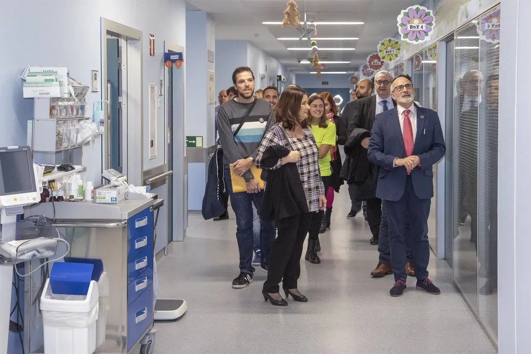 El consejero de Sanidad, Miguel Rodr&iacute;guez, asiste al acto con motivo del &lsquo;Premio a la mejor labor de humanizaci&oacute;n sanitaria&rsquo;, otorgado por New Medial Economics a &lsquo;Buscando Sonrisas&rsquo; por su trayectoria