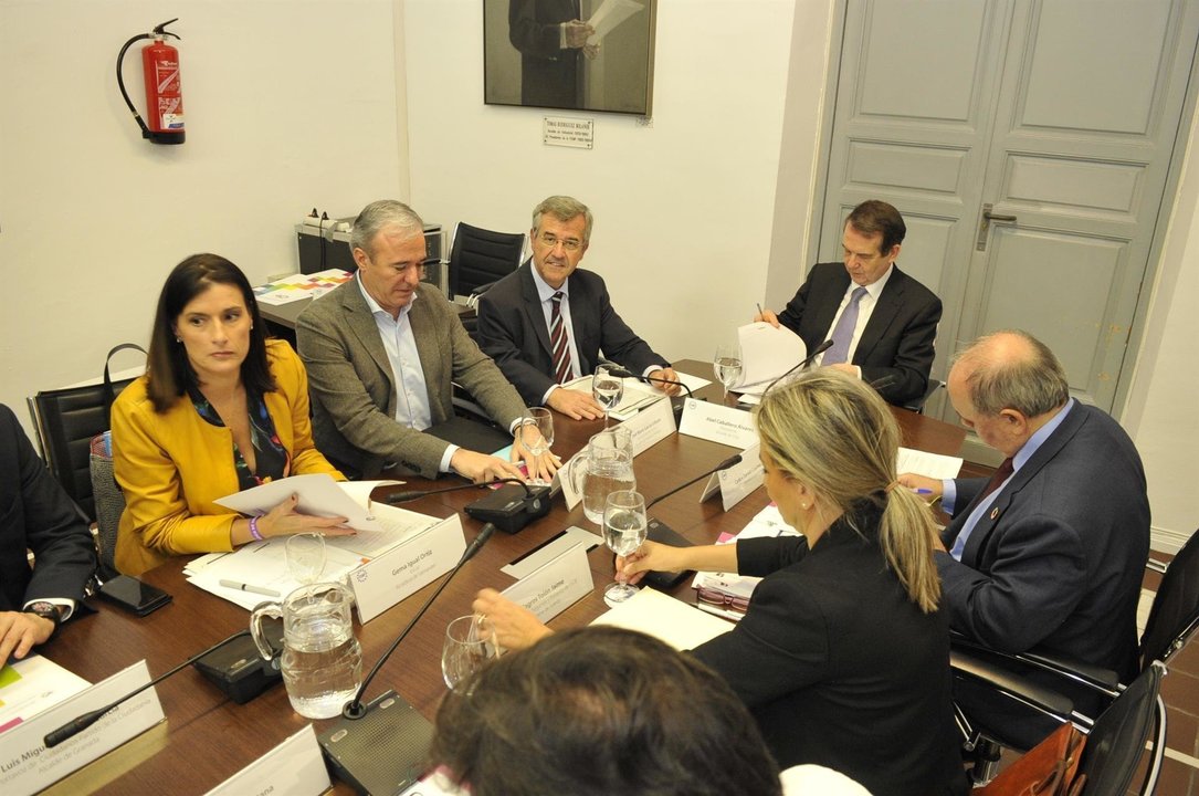 El presidente de la FEMP (Federación Española de Municipios y Provincias), Abel Caballero, preside la primera reunión de la Junta de Gobierno, en Madrid (España),a 26 de noviembre de 2019.