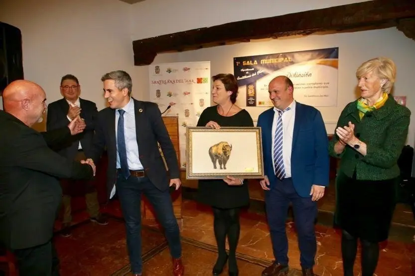 El vicepresidente de Cantabria, Pablo Zuloaga, y la consejera de Educaci&oacute;n, Marina Lomb&oacute;, asisten a la I Gala organizada por el Ayuntamiento de Santillana del Mar