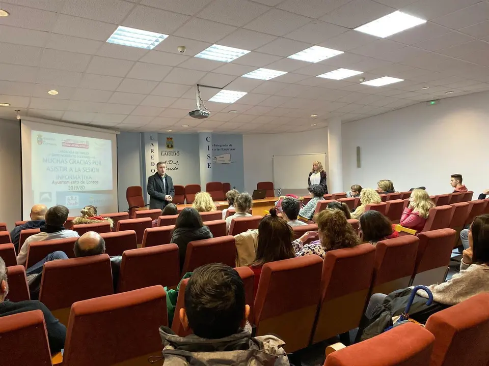Jornada informativa de la lanzadera de empleo que ha tenido lugar este jueves en Laredo