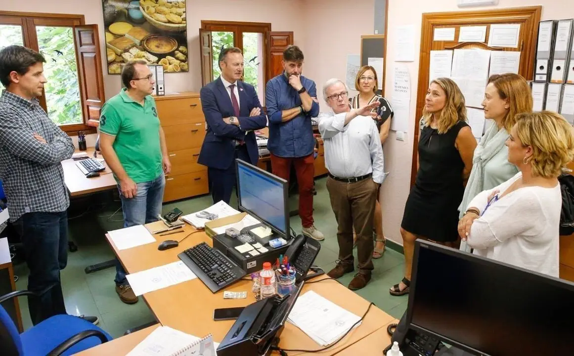 El consejero de Desarrollo Rural, Guillermo Blanco, visita las instalaciones de la Oficina de Calidad Alimentaria (ODECA)