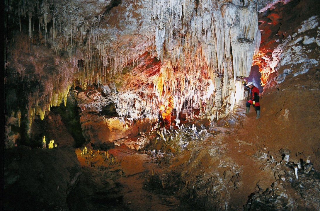 Vista parcial de la cueva de El Soplao