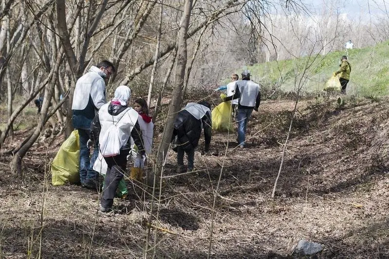 Colectivos de CyL se movilizan con el Proyecto Libera para acabar con la basuraleza de los entornos terrestres