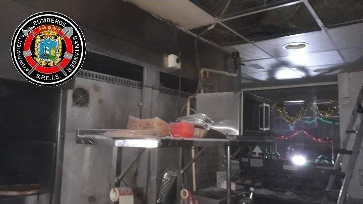 Incendio en la cocina del Telepizza del Alisal