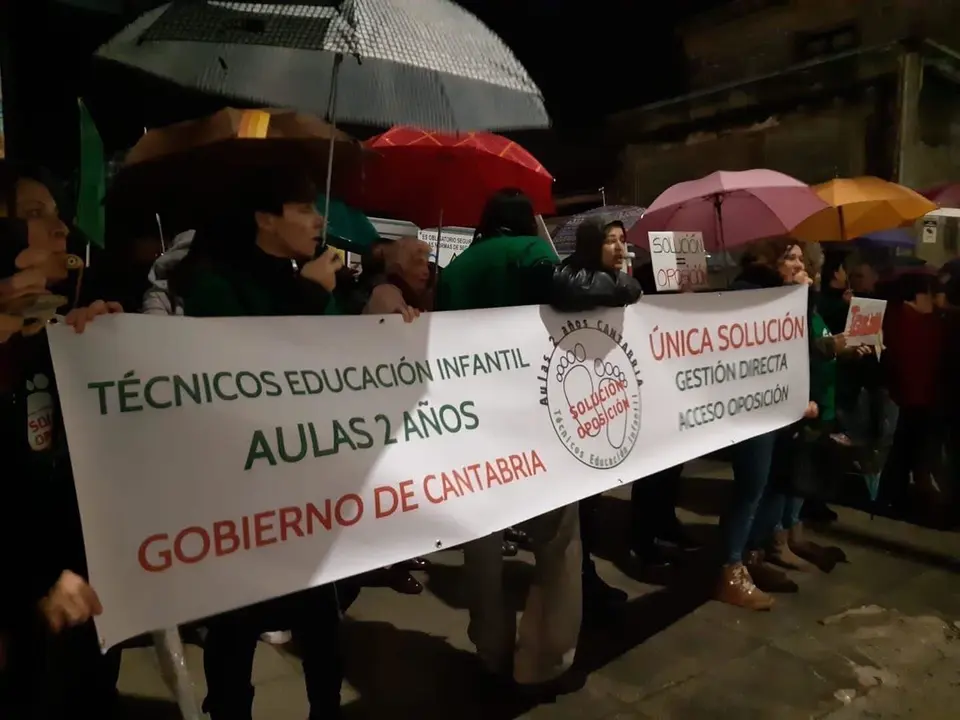 Concentraci&oacute;n de TSEI de aulas de 2 a&ntilde;os 'Soluci&oacute;n oposici&oacute;n'