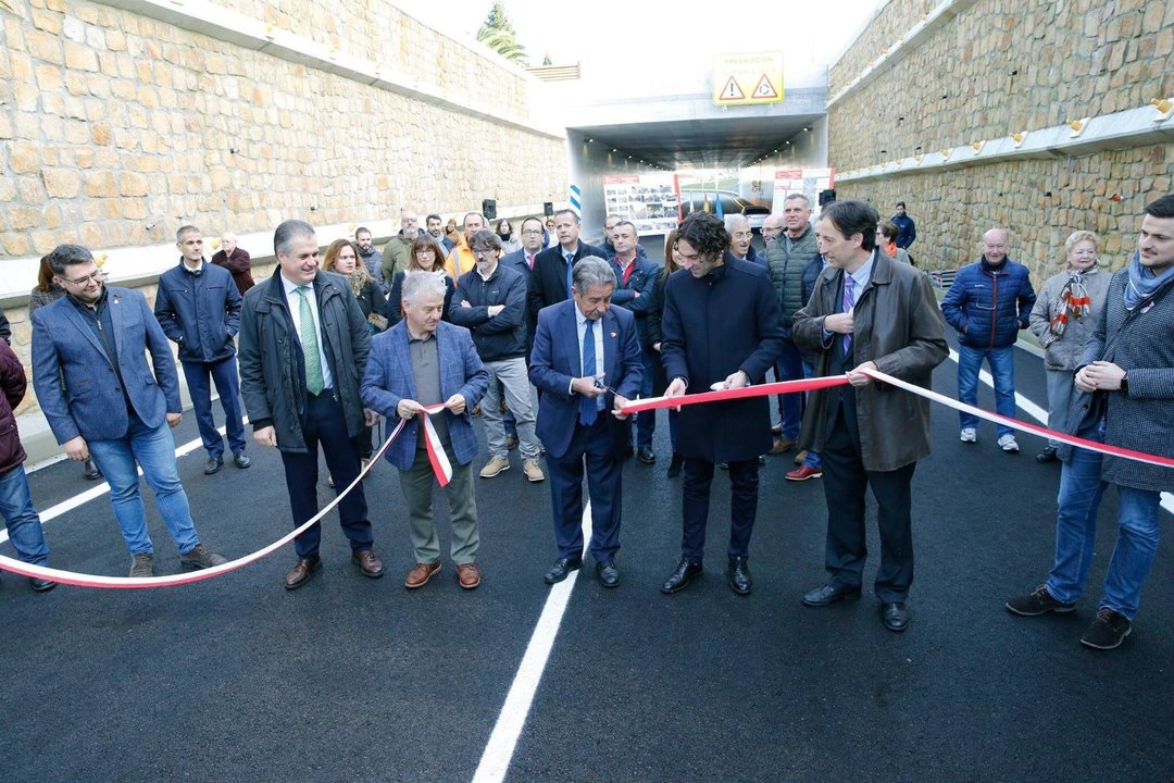 Inauguración del vial de acceso al polígono de Morero desde la rotonda de Boo