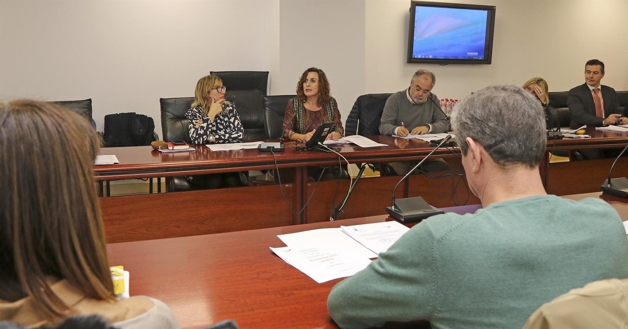 La consejera de Empleo y Políticas Sociales, Ana Belén Álvarez, ha presidido la reunión del Observatorio de la Vivienda