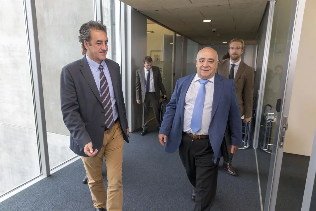 El consejero de Innovaci&oacute;n, Industria, Transporte y Comercio, Francisco Mart&iacute;n, y el director general de Operaciones de Renfe, Jos&eacute; Luis Cachafeiro