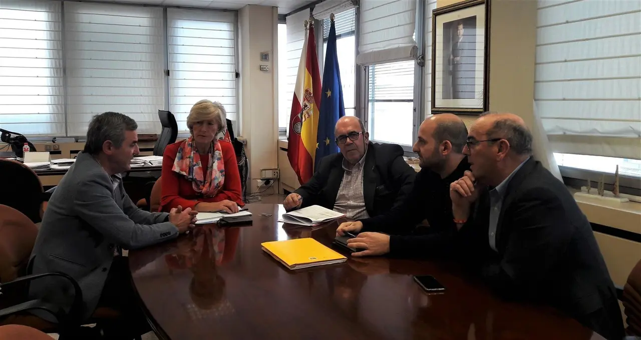 El alcalde de Bezana se reune con la consejera de Educaci&oacute;n