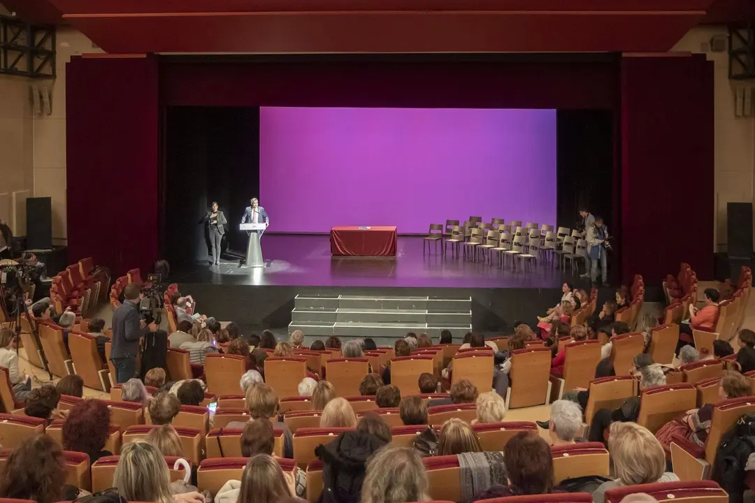 El vicepresidente y consejero de Igualdad, Pablo Zuloaga, junto con las consejeras de Presidencia, Interior, Justicia y Acci&oacute;n Exterior, Paula Fern&aacute;ndez, y de Empleo y Pol&iacute;ticas Sociales, Ana Bel&eacute;n &Aacute;lvarez,  en la presentaci&oacute;n del Consejo de la Mujer