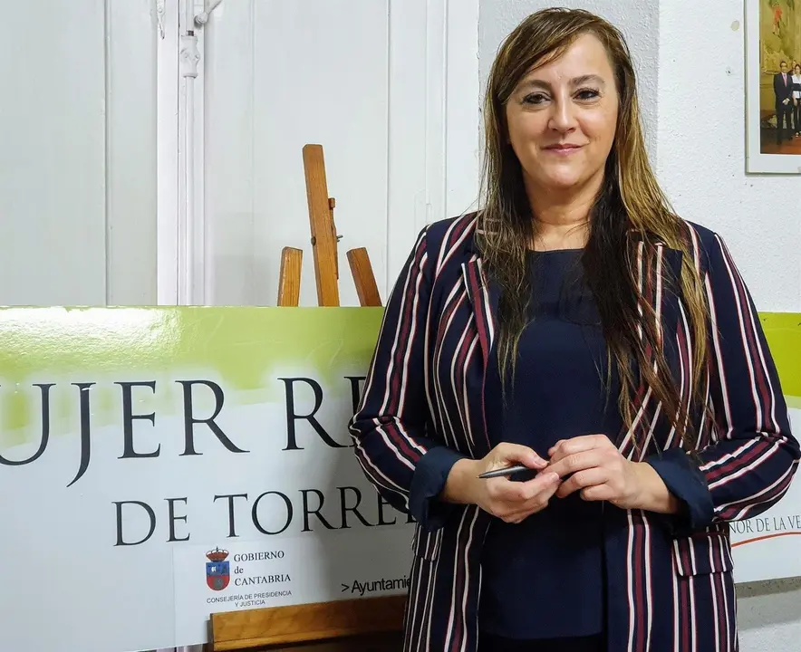 Gema, Quintana, presidenta de la Asociaci&oacute;n Leonor de la Vega de Torrelavega, que es la que concede el 'Premio Mujer Relevante'