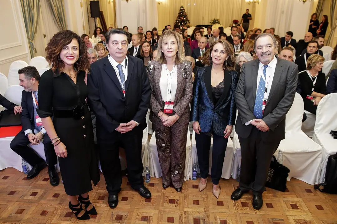 Cena de Navidad de ACEFAM, que reconoce a Sobaos Serfaina por sus 105 a&ntilde;os en Cantabria