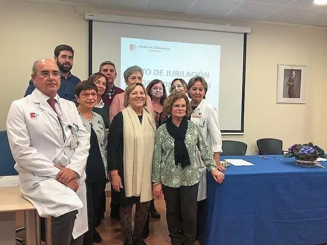El Hospital de Laredo realiza un homenaje a los 13 profesionales jubilados este a&ntilde;o