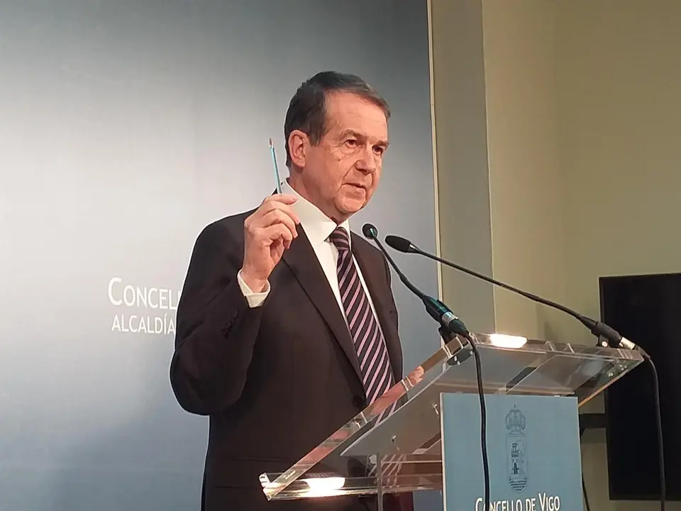 El alcalde y presidente de la FEMP, Abel Caballero, comparece en rueda de prensa en el Ayuntamiento.