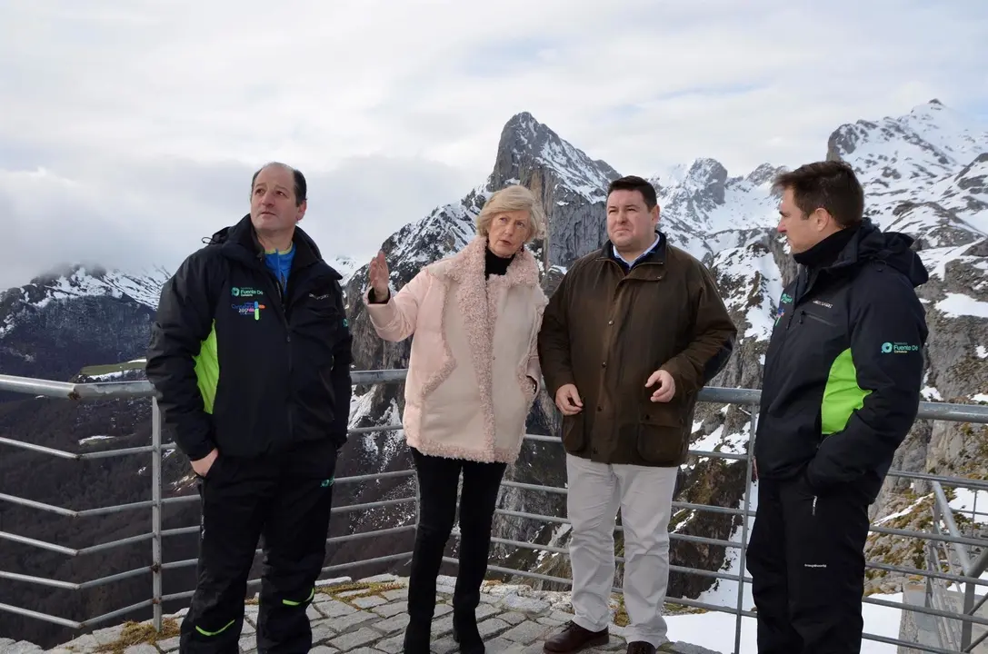 Lomb&oacute; anuncia que Cantur instalar&aacute; un nuevo mirador en la estaci&oacute;n superior del Telef&eacute;rico de Fuente D&eacute;