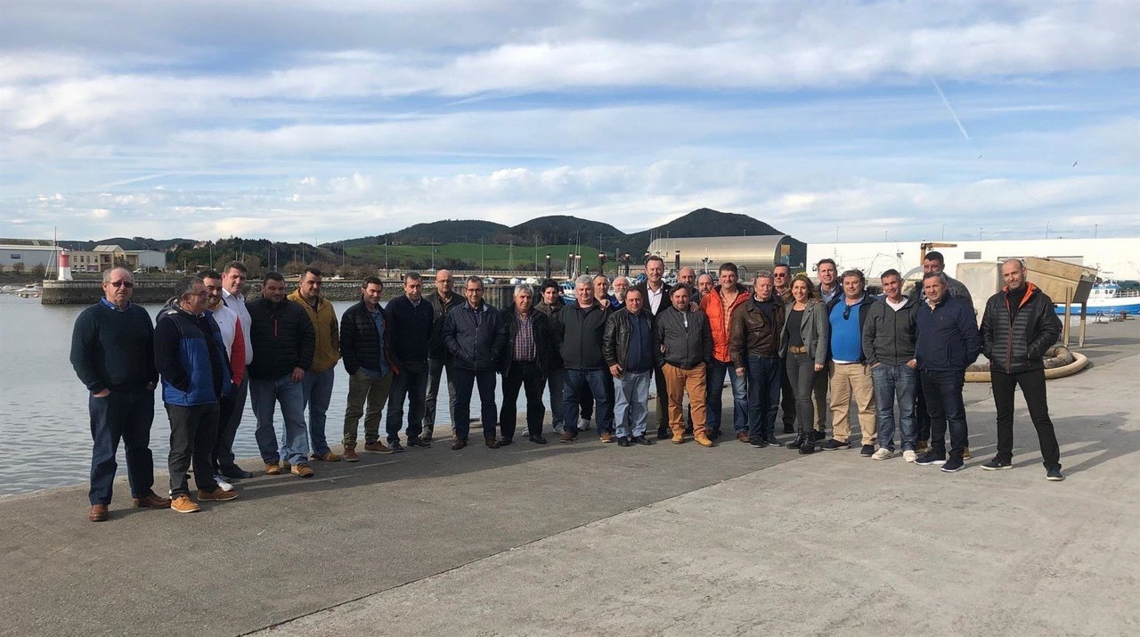 Blanco ha participado en la asamblea de la Asociación de Buques Pesqueros y Artesanales de Cantabria (APECAC)