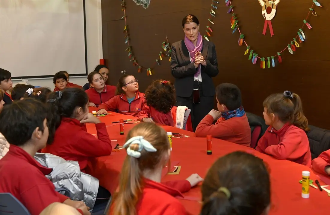 Igual en una sesi&oacute;n del programa municipal 'Navidades por el mundo'