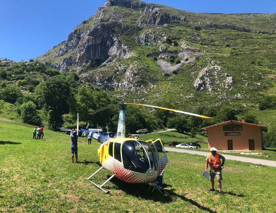 El helicóptero de 'Volando Voy' con Jesús Calleja ya está filmando en Liébana