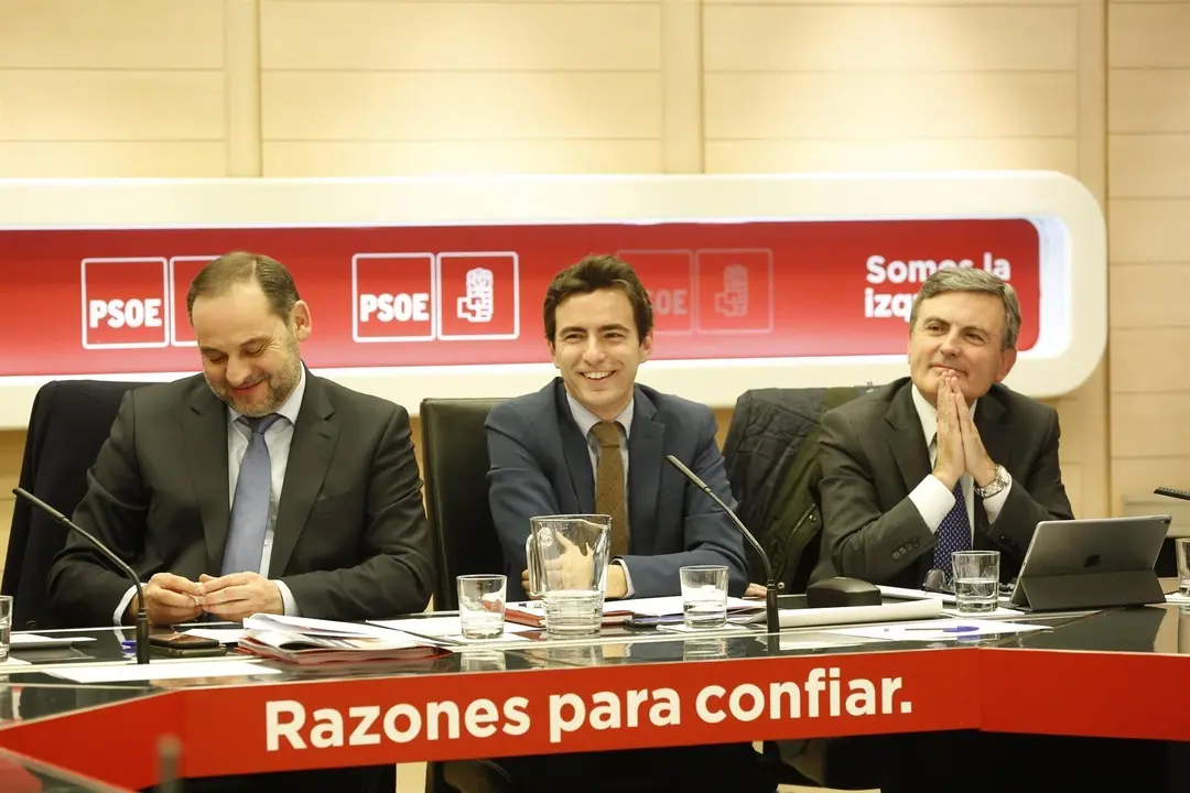 Pedro Casares, junto a &Aacute;balos, ministro de Fomento en funciones