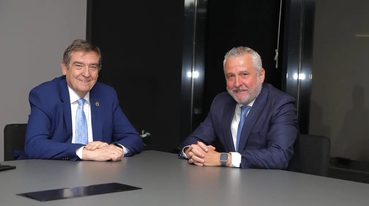 Miguel Fern&aacute;ndez, director del Gabinete T&eacute;cnico de FESBAL,  y Jaime Hortelano, presidente y CEO del Grupo CMC.