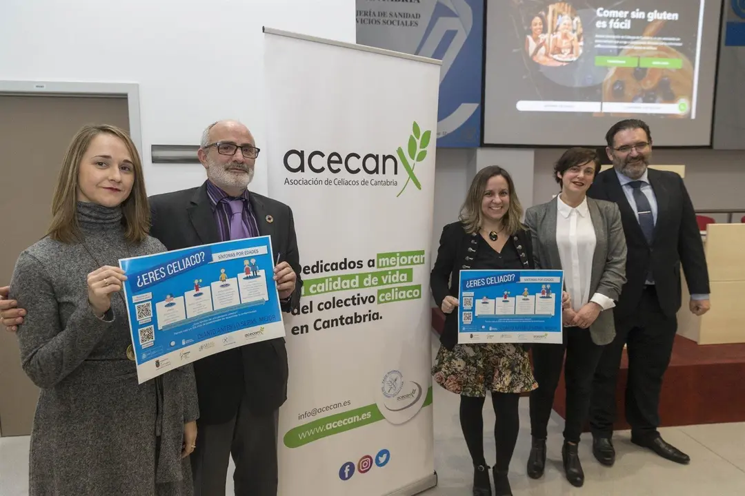 El consejero de Sanidad, Miguel Rodr&iacute;guez (segundo por la izquierda) asiste a la presentaci&oacute;n de la nueva web de ACECAN junto a representantes de esta asociaci&oacute;n y al responsable de la p&aacute;gina