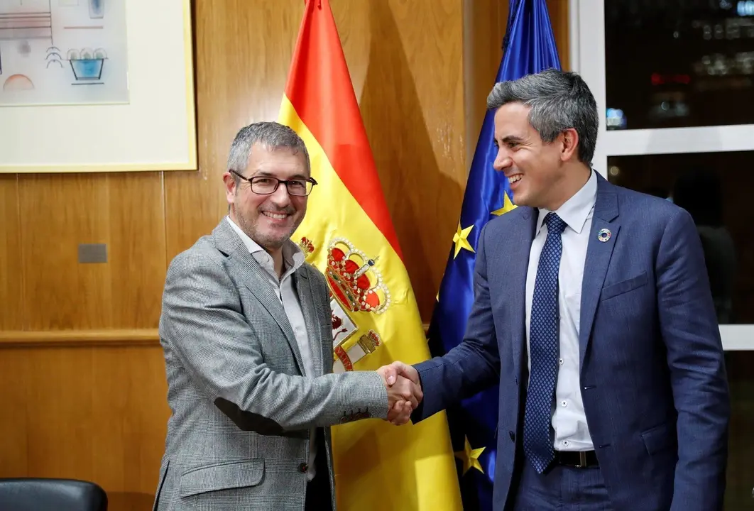 El vicepresidente de Cantabria, Pablo Zuloaga, con el secretario de Estado de Medio Ambiente, Hugo Mor&aacute;n