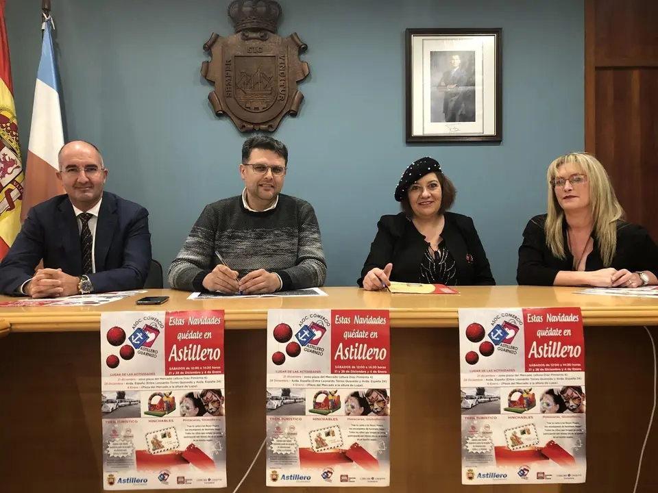 El concejal de Comercio y Desarrollo Local, Vicente Palazuelos, las representantes de la Asociaci&oacute;n de Comerciantes de Astillero-Guarnizo (CICAG) Beatriz Hazas y Charo Villanueva, y el director de la Federaci&oacute;n del Comercio (Coercan)