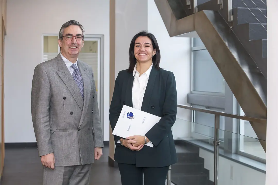 El presidente del Cl&uacute;ster Mar&iacute;timo de Cantabria (MarCA), Juan Luis S&aacute;nchez, y la secretaria de la entidad, Beatriz Sancristobal, hacen balance de 2019